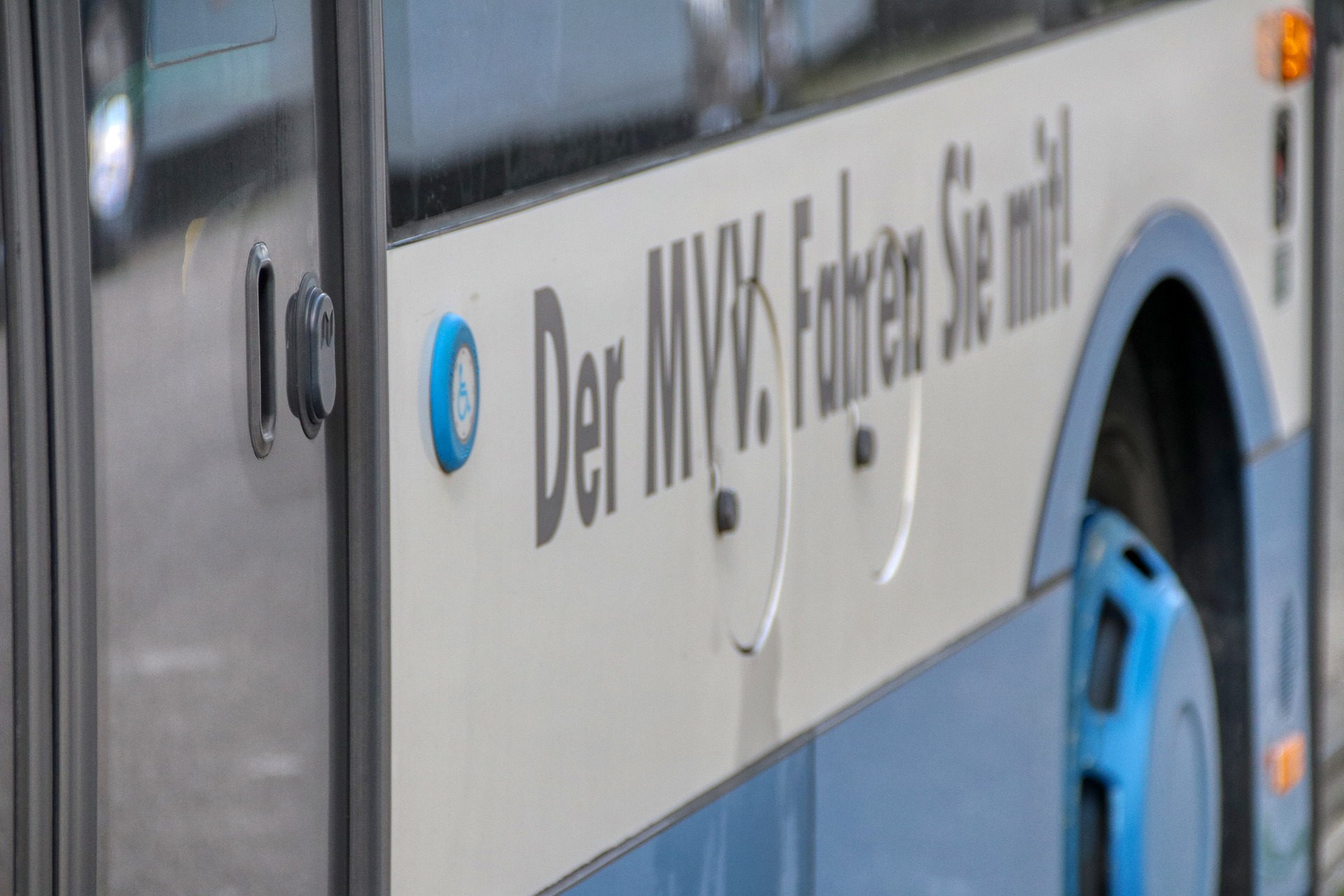 Zusätzliche MVV-Haltestelle der Bus-Linie 707 Petershausen – Altomünster