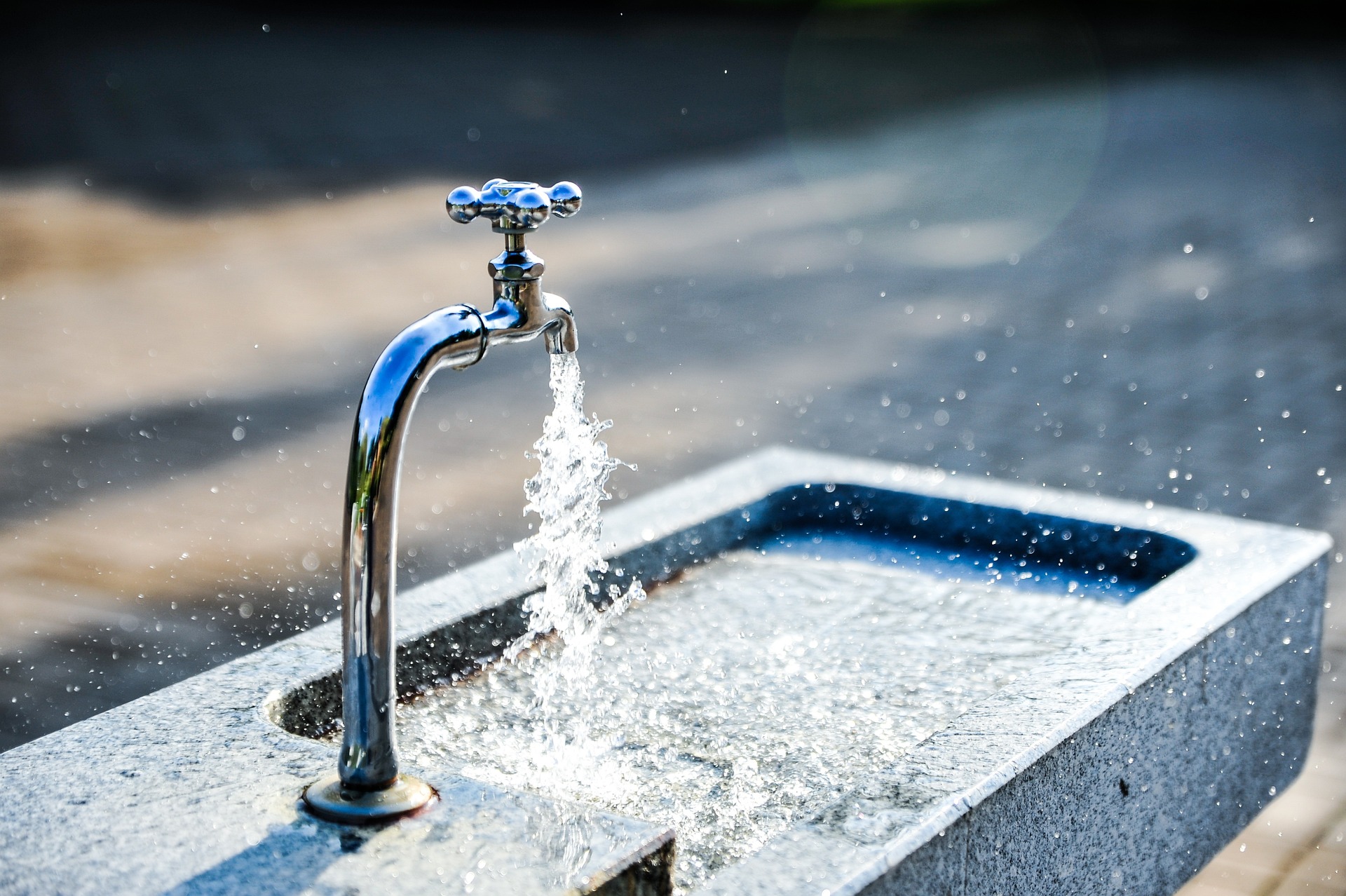 Wasser Leider haben wir keinen Alternativtext zu diesem Bild. Wir arbeiten daran und bitten um Ihr Verständnis.