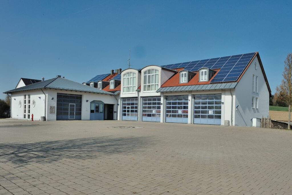 feuerwehrhaus Feuerwehrhaus mit Photovoltaik